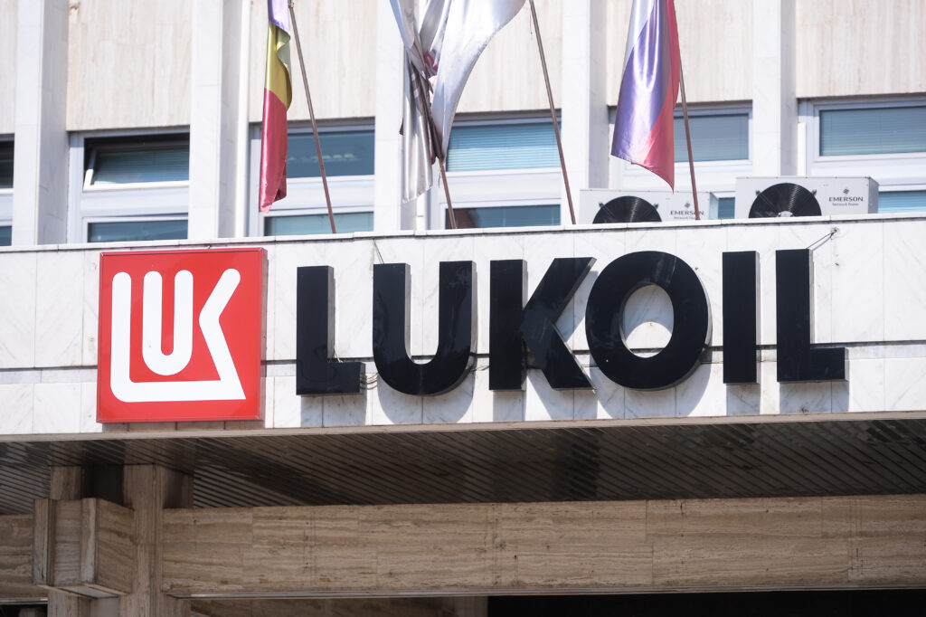 Lukoil obține o lună suplimentară pentru vânzarea activelor sale globale