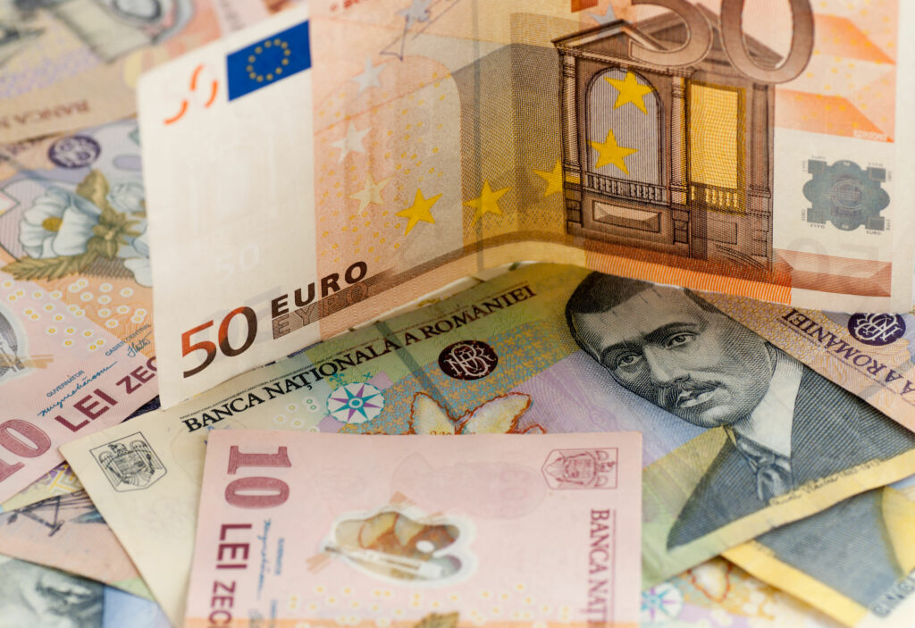 Leul se prăbușește pe 30 aprilie: euro atinge 5,14 lei