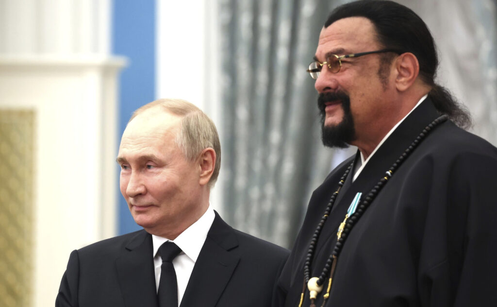 Ucraina dezvăluie o rețea de arme pentru Seagal și aliații lui Putin