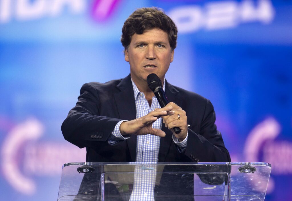Tucker Carlson susține că Trump ar trebui demis din funcție „imediat” dacă ar lua în calcul un atac nuclear