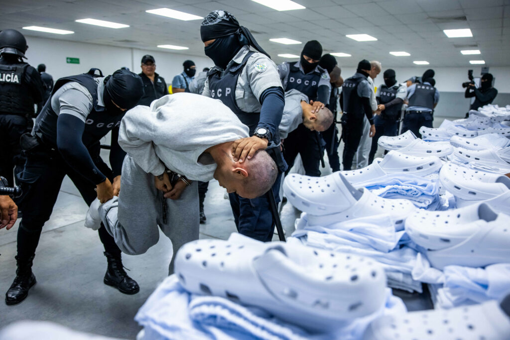 Japonia relaxează interdicția pe exporturile de arme letale