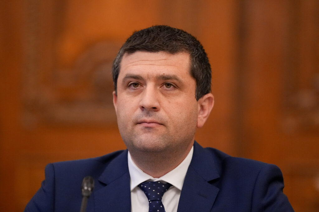 Radu Miruță: Cinci loturi de autostradă A7 și A8 în pericol de a pierde finanțarea