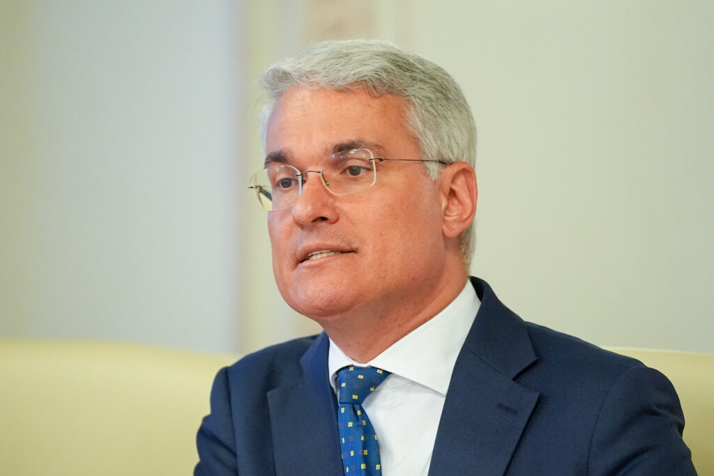 Pensia specială, redusă cu 85% dacă se lucrează la stat. Noi reguli pentru cumul pensie-salariu