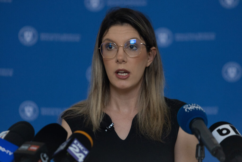 Turismul românesc sufocat de gunoaie: Țevi în mare și stații GPL în nisip