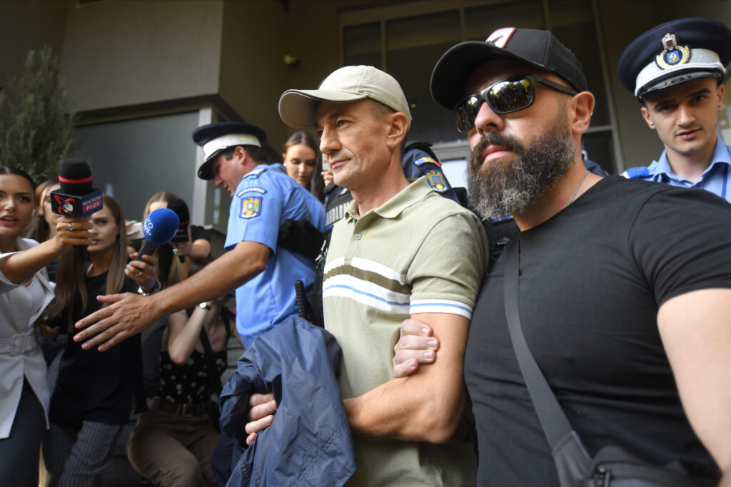 Oficial: Alexandru Apostol, fost șef al Securității din Moldova, predat pentru trădare