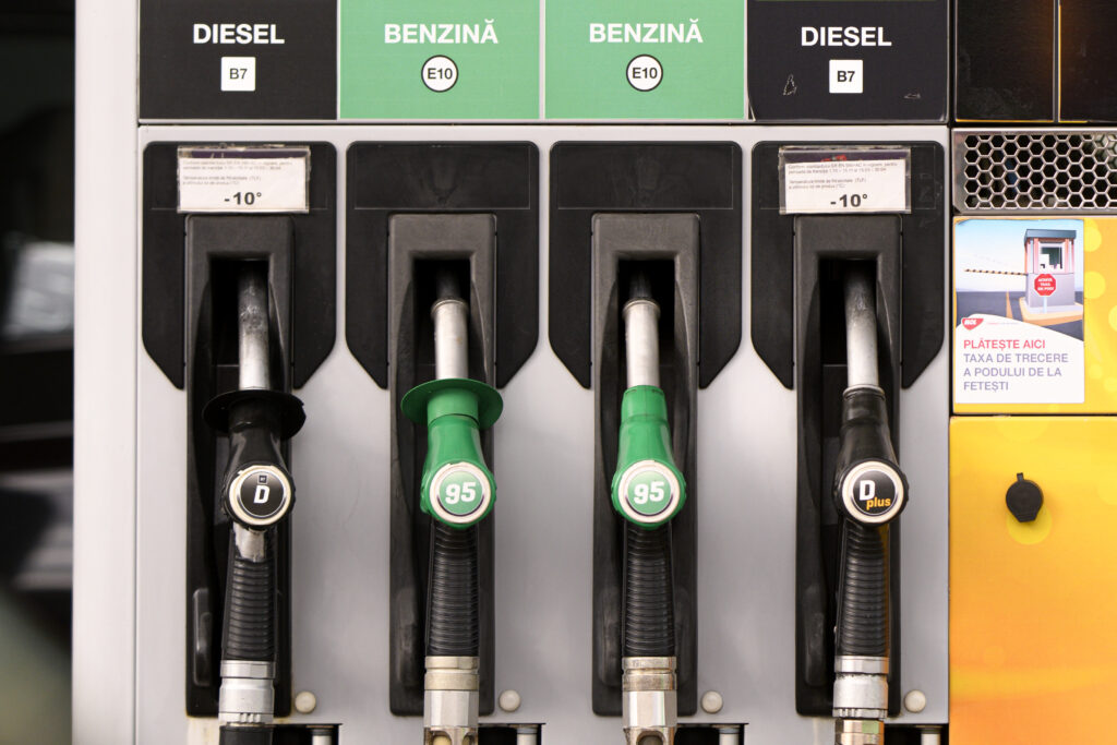 Guvernul a golit pompele prin plafonarea marjelor: Dezvăluiri de la CEO-ul OMV Petrom