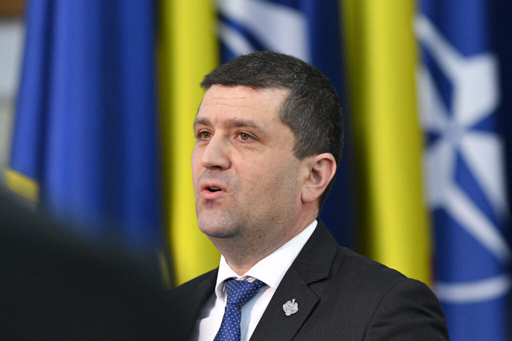 Miruță discută cu șeful Armatei Poloniei despre securitatea flancului estic