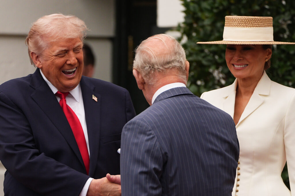 Șeful suprem: Charles sau Trump? Britanicii compară și declară Marea Britanie câștigătoare