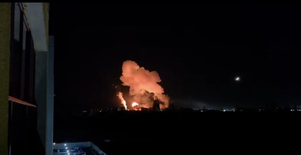 Explozie puternică la CET Vest din Capitală, urmată de incendiu