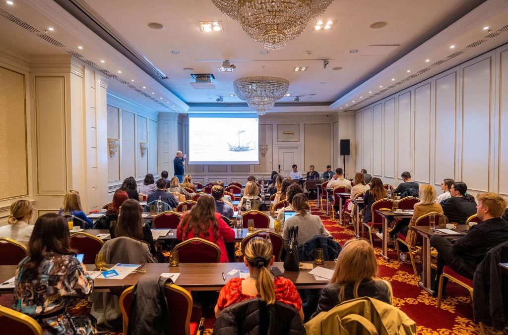 Forum Digital Marketing 2026: AI și Performance Marketing în două masterclassuri intensive