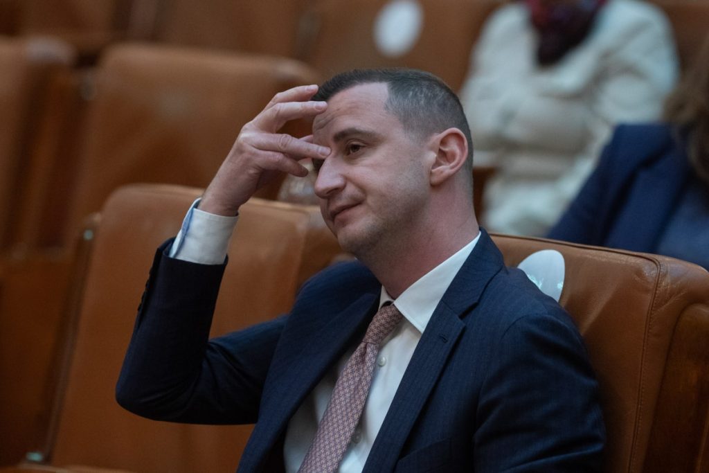 Primarul din Timiș, frate al președintelui CJ, amenință cu amendarea părinților pentru construcții ilegale