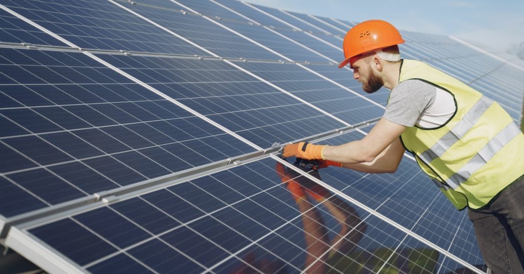 Europa: cereri-record pentru panouri fotovoltaice de acoperiș de la războiul din Iran