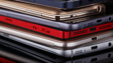 Primărie cu 10 angajați: 38 de abonamente de telefonie plătite timp de 2 ani