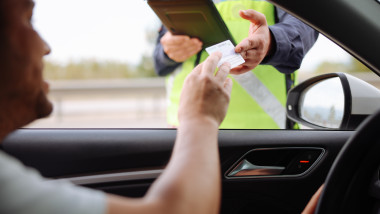 Ai primit o amendă pe care o consideri nedreaptă? Avocatul explică în cât timp o poți contesta și ce probe pot conta în instanță