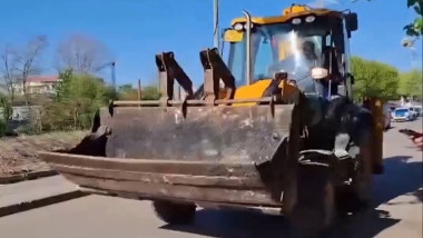 Buldoexcavator trimis după o dronă căzută, la Galați, într-un mod inedit