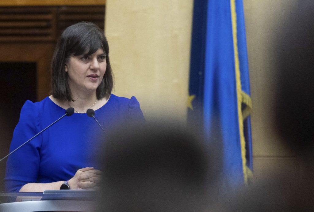 Kövesi răspunde la atacurile deputatei grece: „Nu e treaba politicienilor să insulte”
