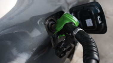 Prețurile carburanților scad: benzina sub 8 lei după două luni de majorări