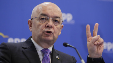 Emil Boc, mesaj tranșant pentru PSD și Opoziție: „Votați moțiunea, dar puneți noul Guvern