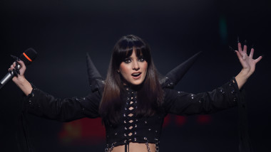 Alexandra Căpitănescu lansează o nouă versiune a piesei „Choke Me” după criticile pentru Eurovision