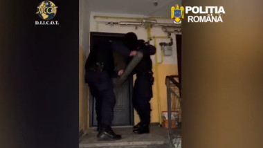 Percheziții masive în 3 județe: Rețea de trafic de droguri către elevi, cu reduceri pentru fidelitate