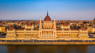 Magyar dezvăluie noul drapel al Parlamentului de la Budapesta, alături de cel secuiesc