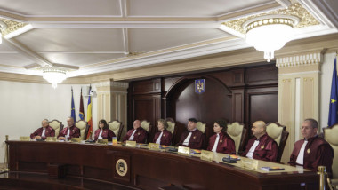Nicușor Dan avertizează CCR: Guvernanţa corporativă riscă cheltuieli nelimitate