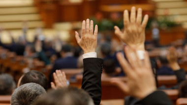 AUR nu are voturi. PSD are nevoie de sprijinul S.O.S și POT pentru a răsturna Guvernul