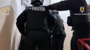 Procurorii confiscă mărfuri contrafăcute și software piratat în toată țara