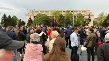 Ilie Bolojan mulțumește celor care au protestat în fața Guvernului