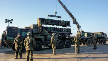 Cheltuielile militare mondiale cresc cu 3%, SUA reduc cheltuielile cu 7,5%