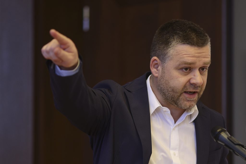 Ciucu: Dan ar trebui să-i dea o lecție lui Grindeanu