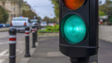 Semafoare defecte în București: recomandări pentru șoferi de la Rutieră
