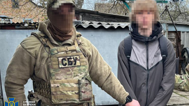 Rusia recrutează adolescenți vulnerabili în Ucraina pentru atacuri armate în școli