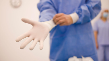Moartea unei femei după lifting facial: Colegiul Medicilor investighează cazul din București
