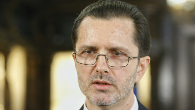Bănescu îl distruge pe Simion: „Barbaria unei minţi needucate” la adresa lui Nicușor Dan