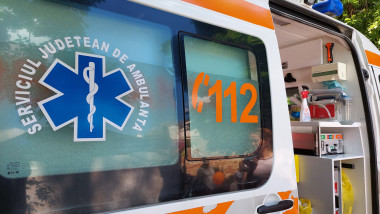 Coliziune violentă în Buzău: autospecială de poliție și camion se ciocnesc, doi răniți