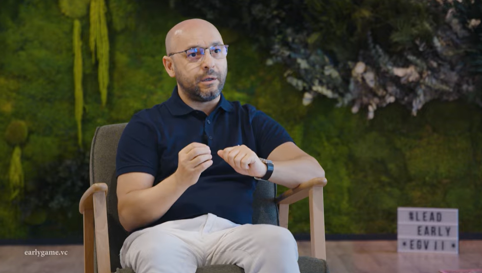 Greșeala fatală din pitch deck: slide-ul ignorat care domină ecranul