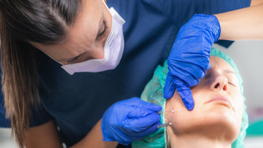 Femeie din Sibiu, fără permis medical, operează în cabinet propriu