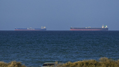 Zeci de mii de marinari blocați în Strâmtoarea Ormuz, haos pe mare