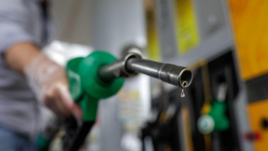 Prețurile la carburanți cresc din nou: cât plătești azi pe un litru