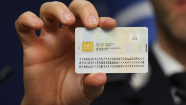 Noul sistem de reînnoire a cărților de identitate: certificat de naștere, scos din dosar