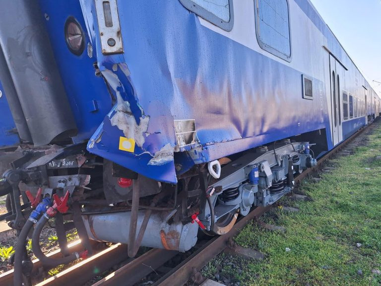 Locomotivă lovește vagoane în Pașcani: Incidentul ocultat de CFR Călători