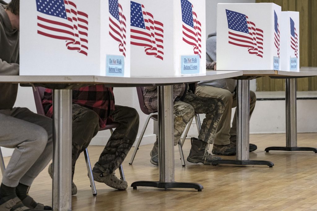 Jumătate din americani susțin că există fraudă electorală, deși nu există dovezi