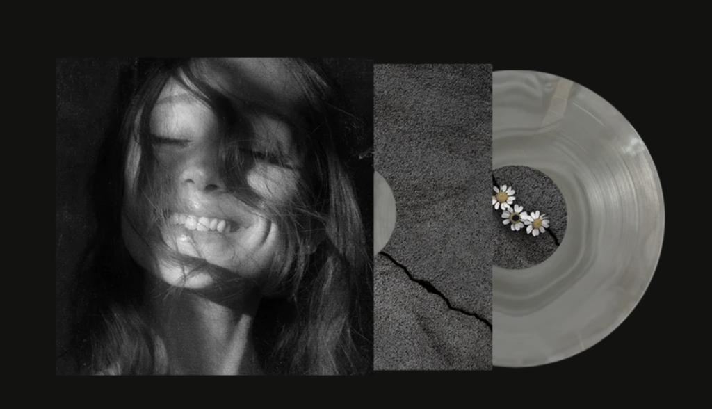 Ariana Grande lansează în iulie albumul „Petal”