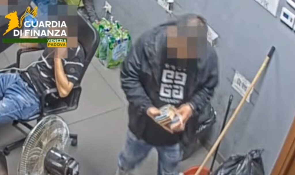 Padova, Italia: Rețea de spălare bani demascată, 12 arestați