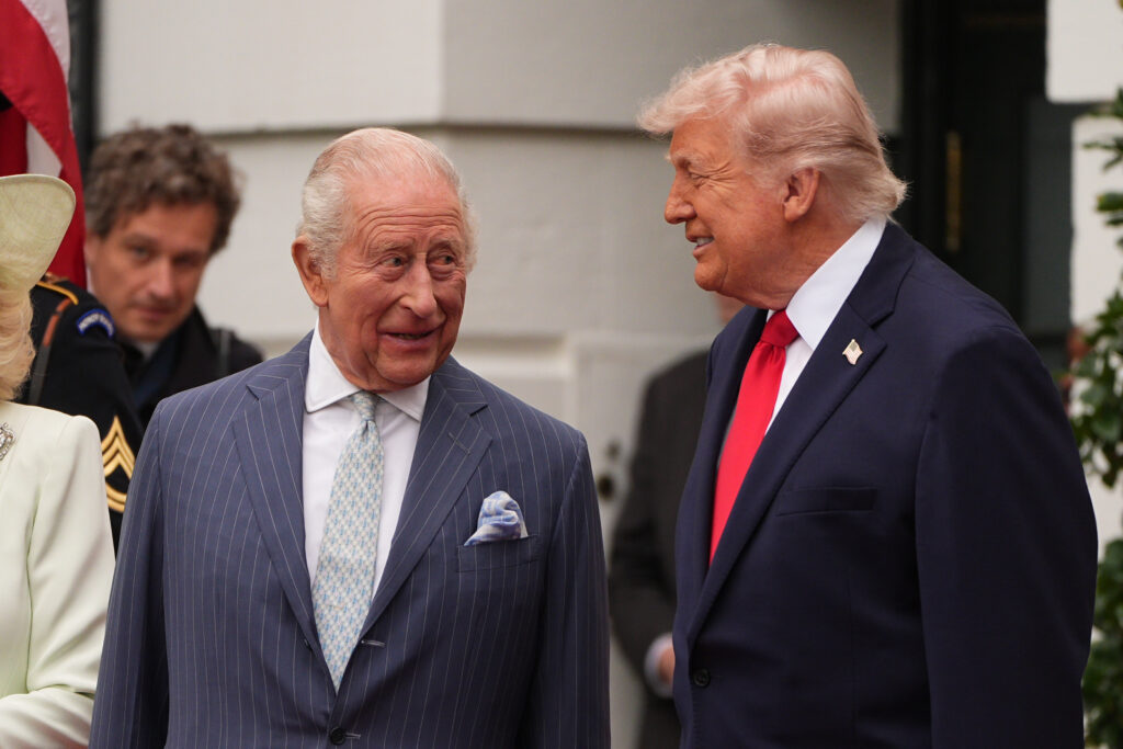Răspunsul tăios al Regelui Charles pentru Trump: „Fără britanici, vorbiți franceza