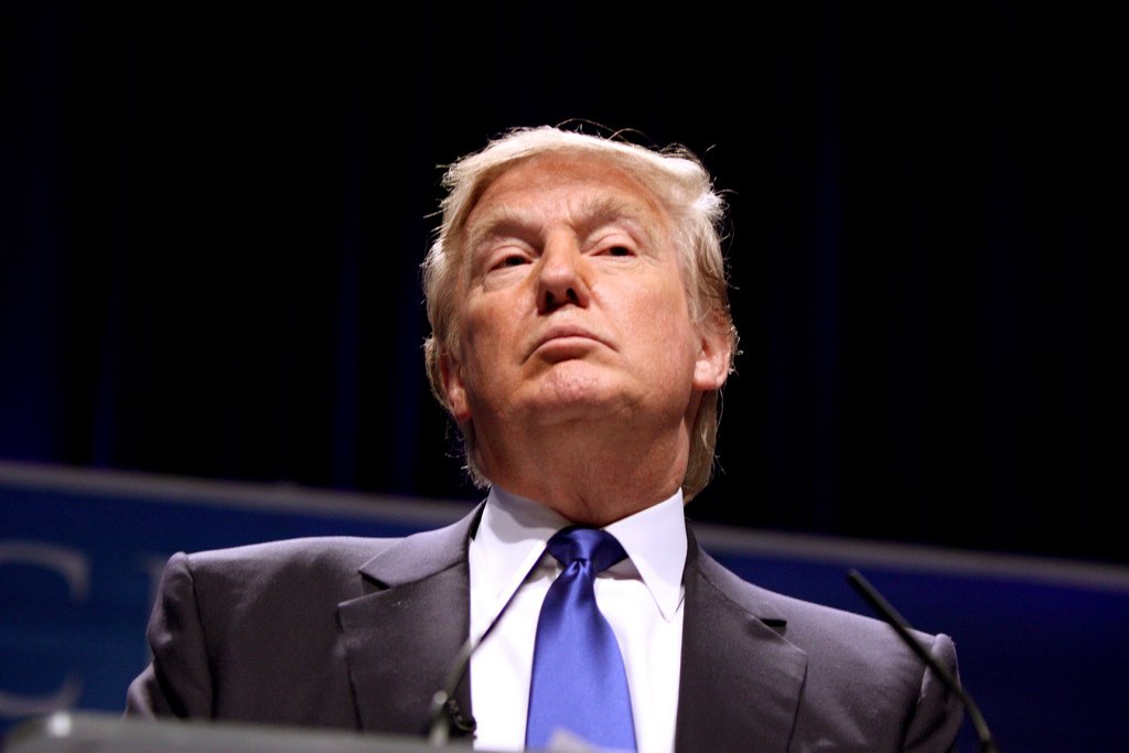 Trump atacă ABC: licențe sub control după gluma lui Kimmel