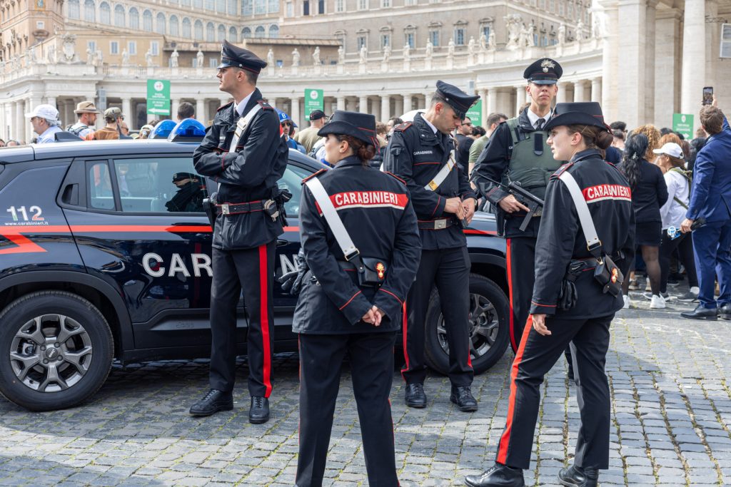 Tatăl acuzat că și-a violat fiicele minore în Italia
