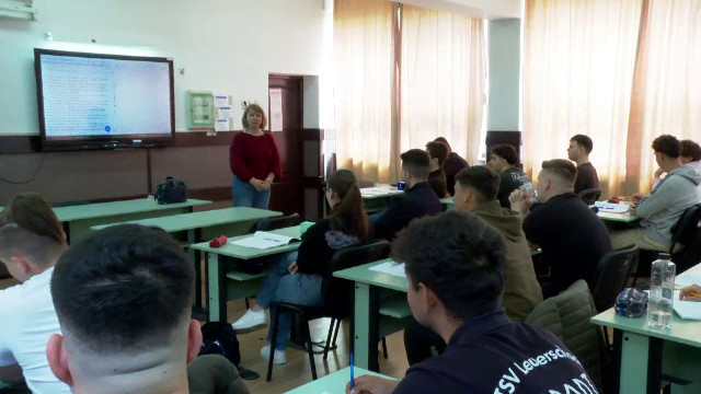 Inteligența artificială, noul ajutor al profesorilor în planificarea lecțiilor