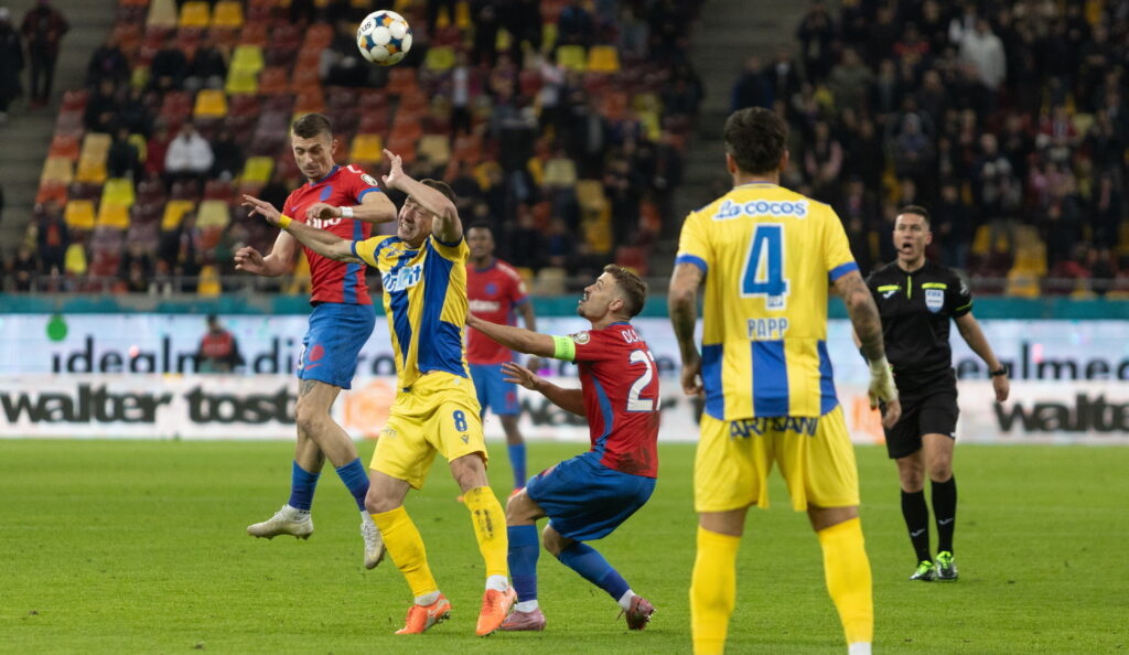 Vineri, derby în play-out: FCSB întâlnește Petrolul în Superliga de fotbal